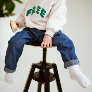 luźne spodnie jeansowe