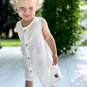 muślinowy rampers w kolorze ecru