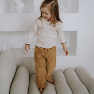 Spodnie dziecięce sztruksowe słomkowe