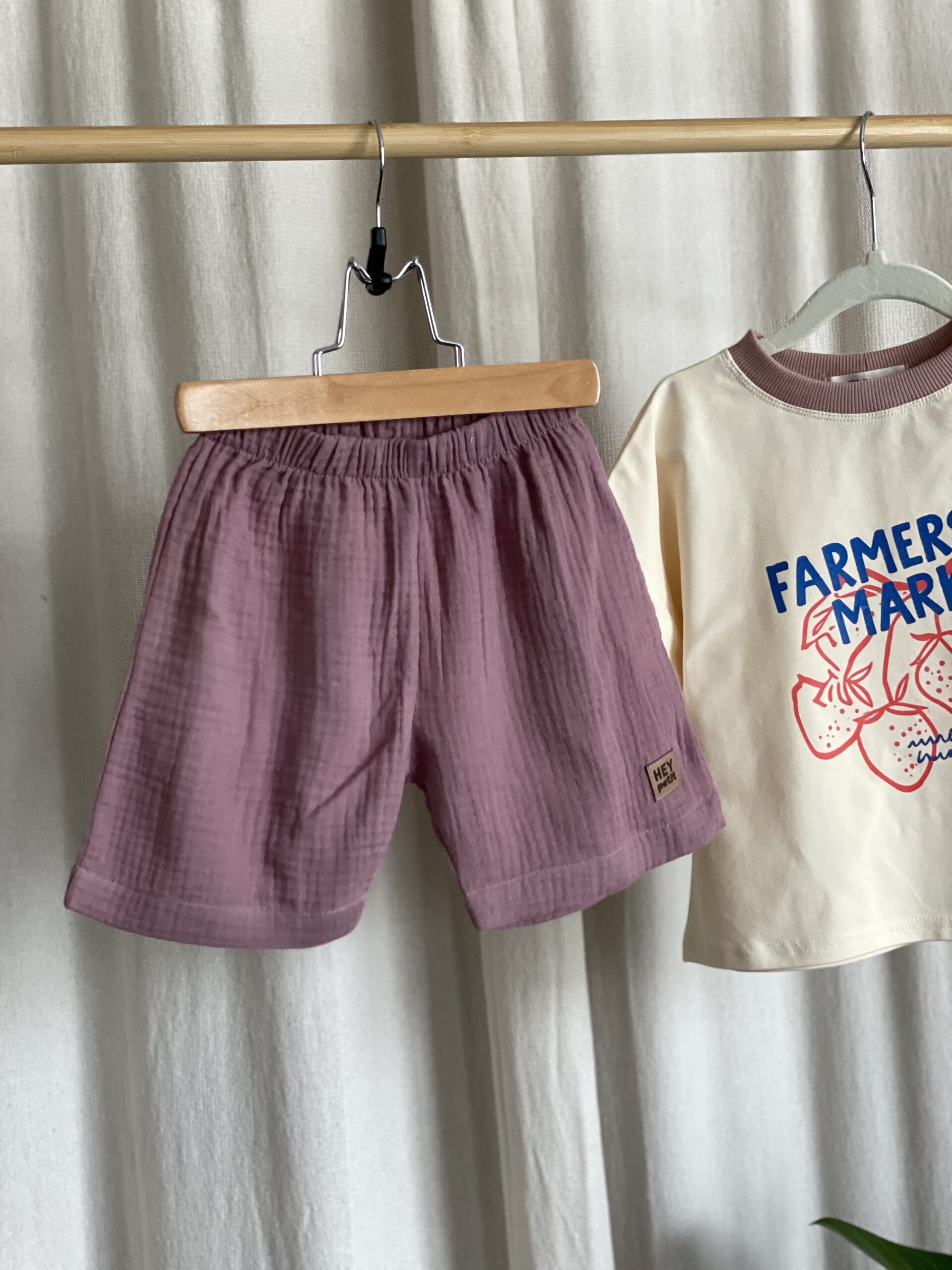 Komplet dziecięcy FARMERS MARKET – muślinowe spodenki i koszulka 92/98 - obrazek 3