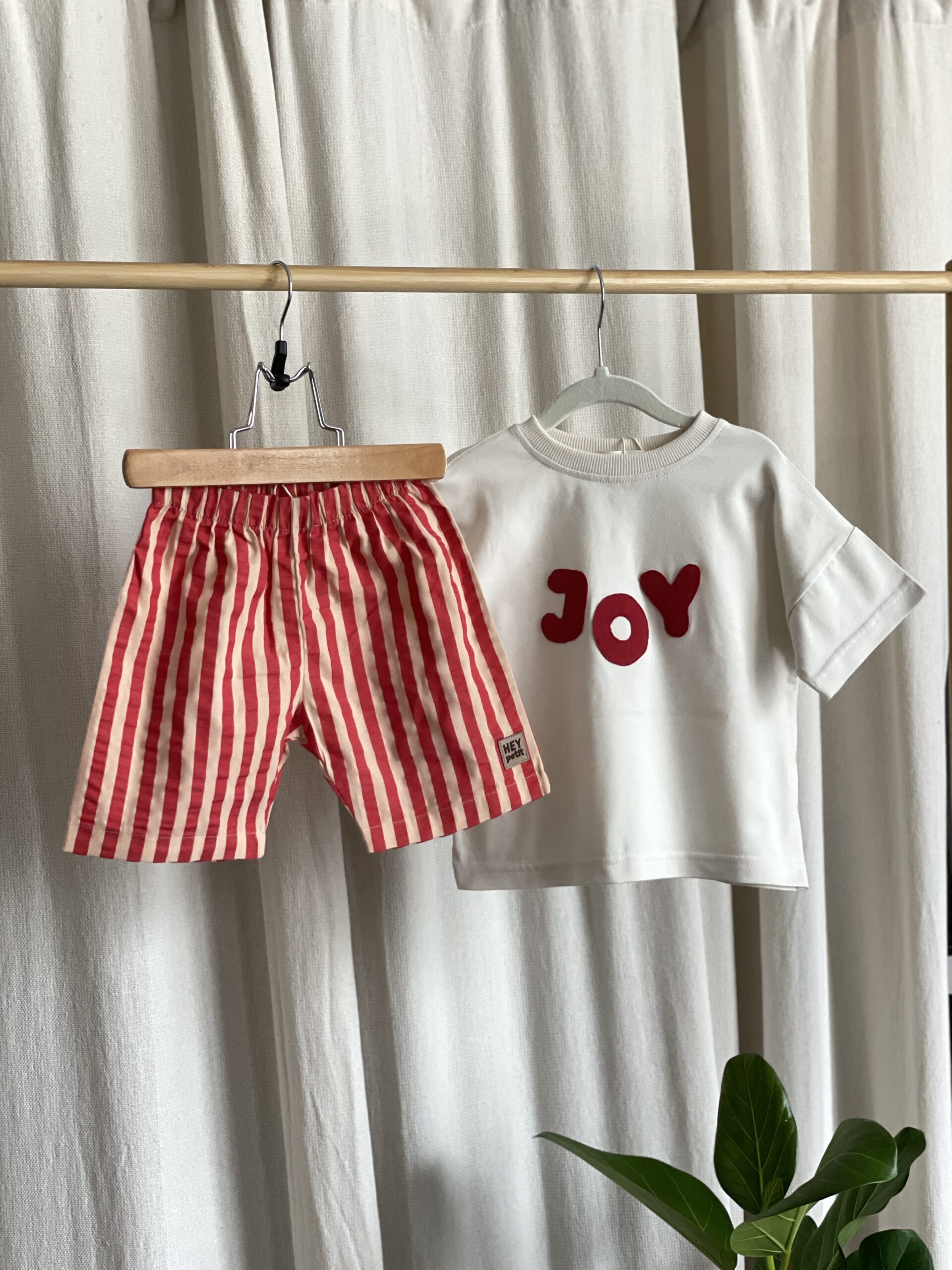 komplet koszulka joy i spodenki w paski